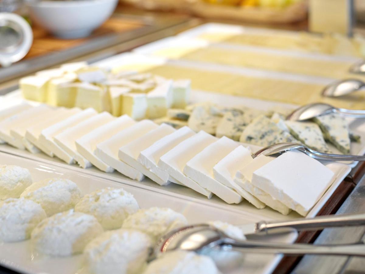 Hotel Monte Mulini Rovigno Esterno foto Feta cheese