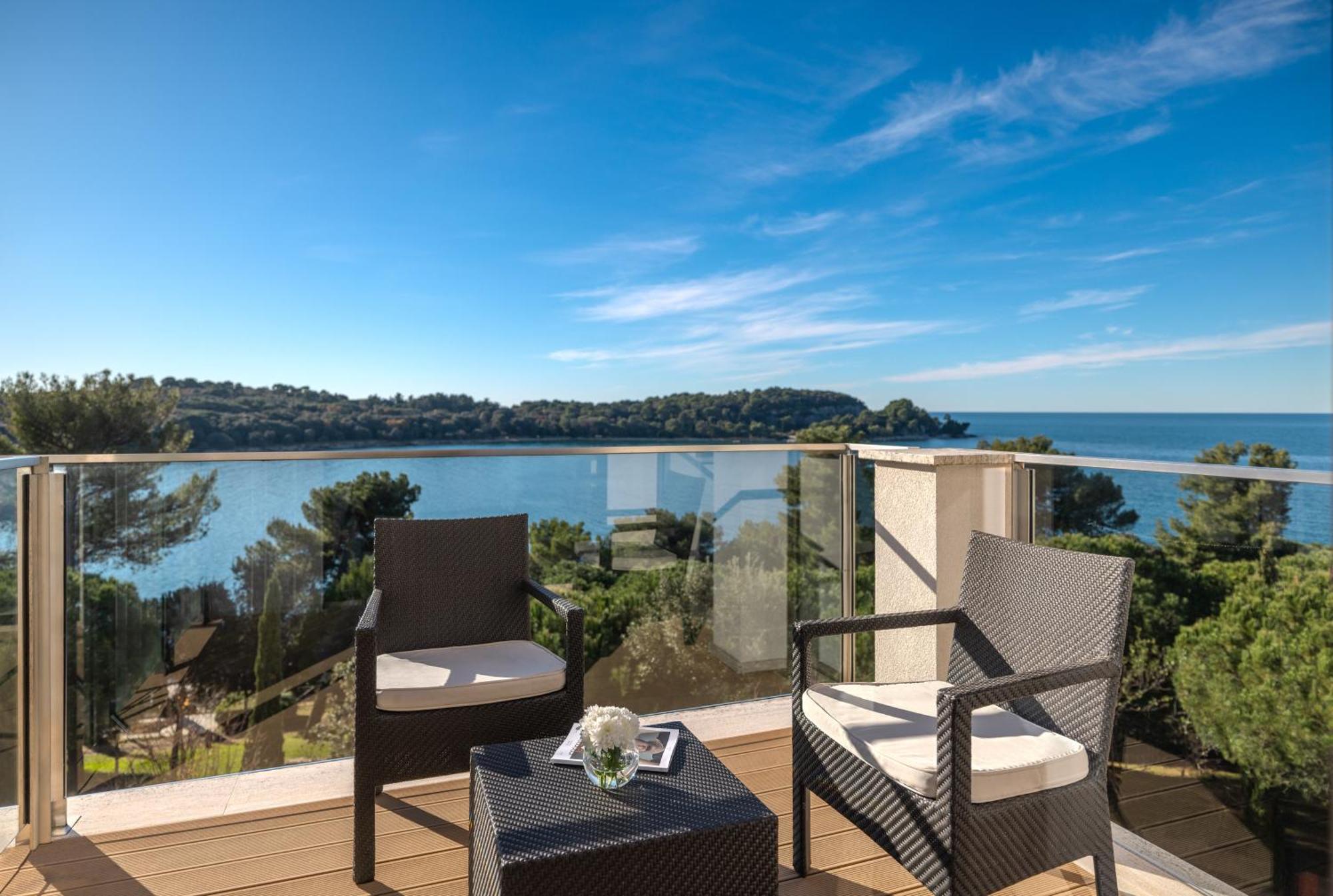 Hotel Monte Mulini Rovigno Camera foto View of the bay